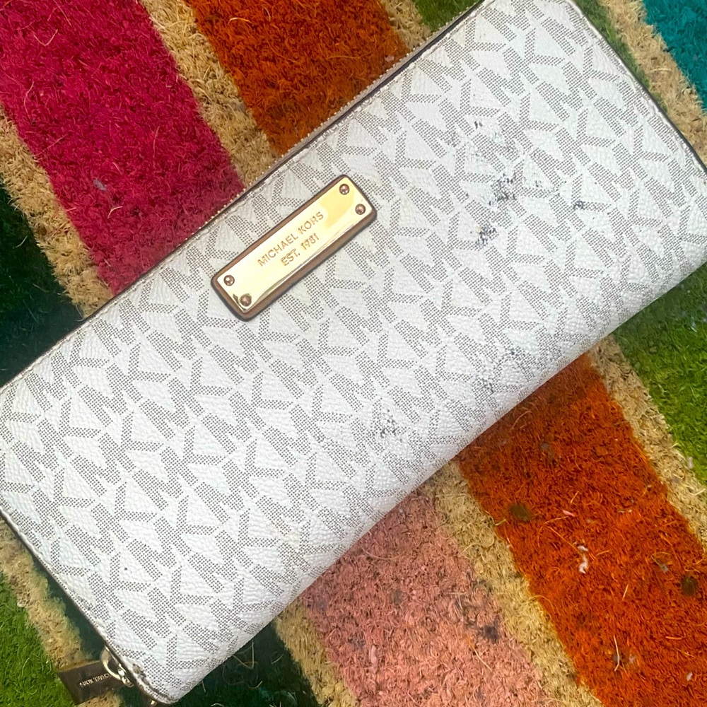 Milky Gold Michael Kors Wallet